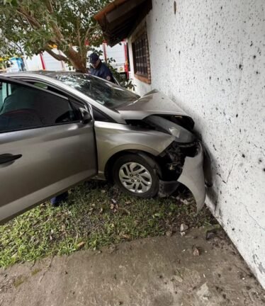 Motorista sai da pista e bate contra parede do antigo Doces Maquiné na BR-101, em Osório 2 798274637 2785648458473855 537158306296912948 n