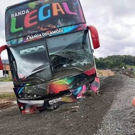 ACIDENTES ENVOLVENDO VEÍCULOS DE BANDAS CHAMAM ATENÇÃO NO RS EM 2026 10 798710984 944535164748233 9166608511678088213 n