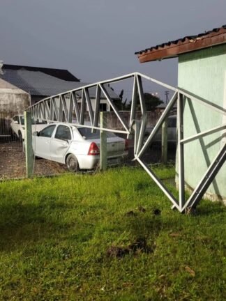 Novamente: Temporal derruba estrutura de concessionária e causa danos em residências próximas na RS-030, em Osório. 3 800783191 28289380377423369 7829204470180804780 n
