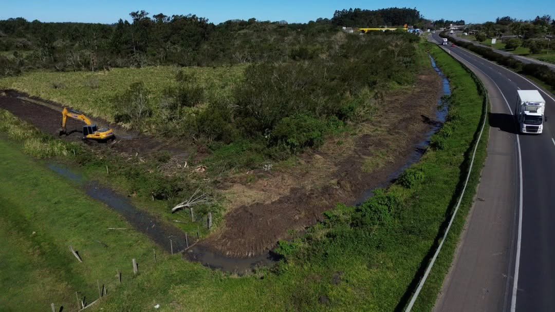Prefeitura de Osório inicia o trabalho de drenagem do Distrito Industrial do município na BR 101