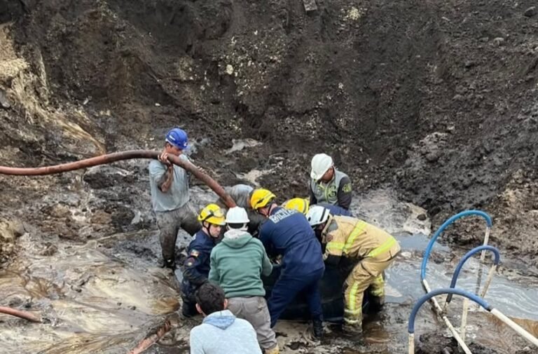 Uma operação de resgate que durou cerca de sete horas mobilizou mais de 15 bombeiros nesta quarta-feira (16), após um operário ficar soterrado.