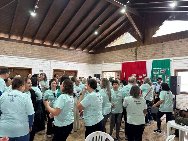 BAILE DA MELHOR IDADE É REALIZADO NO PARQUE DE RODEIOS DURANTE A SEMANA FARROUPILHA DE OSÓRIO 11 A tarde de sexta-feira (18/09), foi especial na programação da Semana Farroupilha de Osório, realizada no Parque de Rodeios Jorge Dariva.