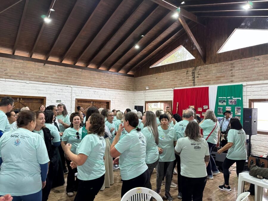 BAILE DA MELHOR IDADE É REALIZADO NO PARQUE DE RODEIOS DURANTE A SEMANA FARROUPILHA DE OSÓRIO