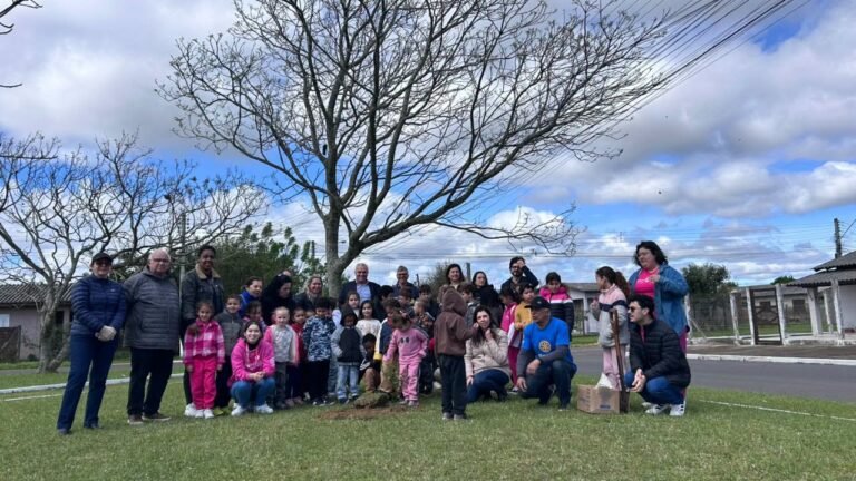 Praça do Medianeira, em Osório, recebe o plantio de mudas de árvores em Projeto com Foco em Lazer, Educação e Meio Ambiente 2 819075550 1402349564674242 7035518764466911633 n