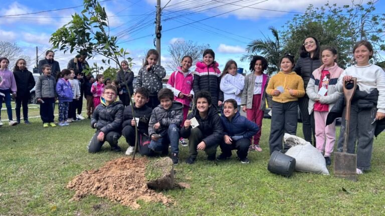 Praça do Medianeira, em Osório, recebe o plantio de mudas de árvores em Projeto com Foco em Lazer, Educação e Meio Ambiente 3 820127216 1603179921504299 396830475634914339 n