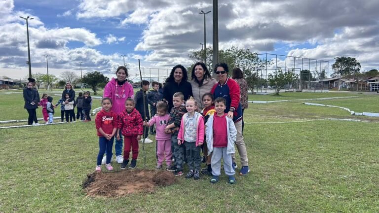 Praça do Medianeira, em Osório, recebe o plantio de mudas de árvores em Projeto com Foco em Lazer, Educação e Meio Ambiente 4 821486894 1086341374148670 8376405768418555138 n