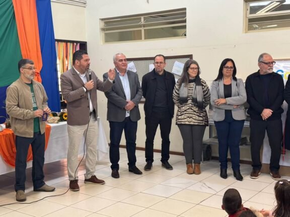 ESCOLA 16 DE DEZEMBRO PROMOVE PROJETO DE INCENTIVO À LEITURA E INAUGURA GALERIA DE ESCRITORES OSORIENSES 2 822276927 1542913834543845 3961814469661153261 n