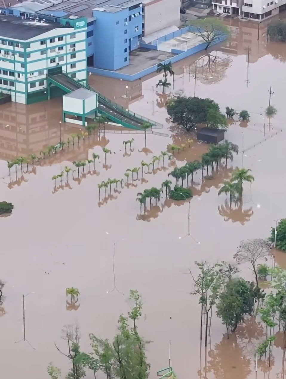 Rio Taquari começa a baixar no Vale após atingir pico de 23 metros na manhã desta Quarta-feira 1 Depois de momentos de apreensão, o Rio Taquari estabilizou e iniciou o processo de declínio nas cidades de Lajeado e Estrela no começo da manhã desta quarta-feira (30).