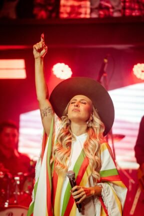 Bibiana Bolacell leva Música Gaúcha, Vanera e Modão ao Show de Bola neste Sábado, em Imbé