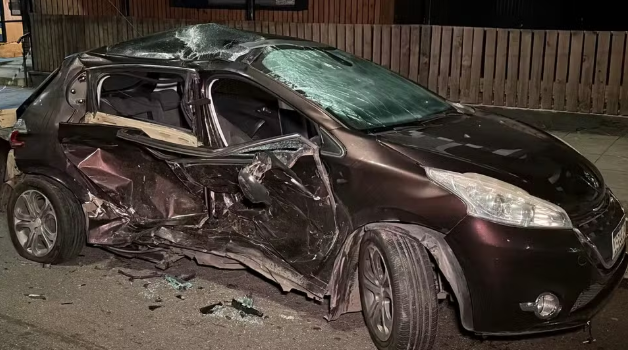 Colisão entre dois carros aconteceu em cruzamento na Avenida Wenceslau Escobar.