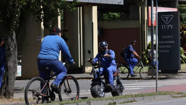 Decreto define regras para circulacao de ciclomotores em Joinville Foto Carlos Junior Especial NSC Total 1 720x405 1