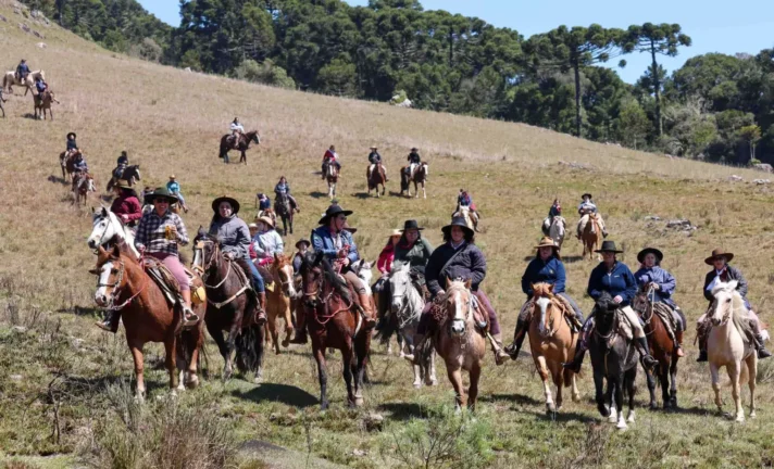 Cavalgada de Prendas Pioneira no Brasil espera receber 600 mulheres em Cambará do Sul