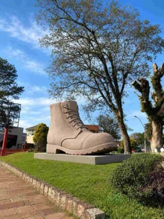 Nova Petrópolis terá a maior bota do mundo esculpida em um único bloco de arenito