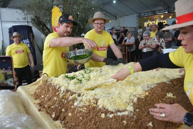 Maior pastel do Brasil é preparado durante a Expointer 2026 2 PPP 1015