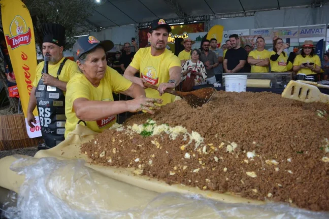 Maior pastel do Brasil é preparado durante a Expointer 2026 7 PPP 1047