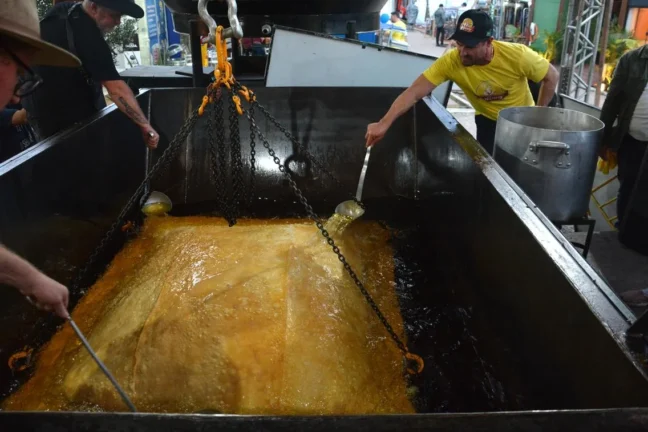 Maior pastel do Brasil é preparado durante a Expointer 2026 9 PPP 1150