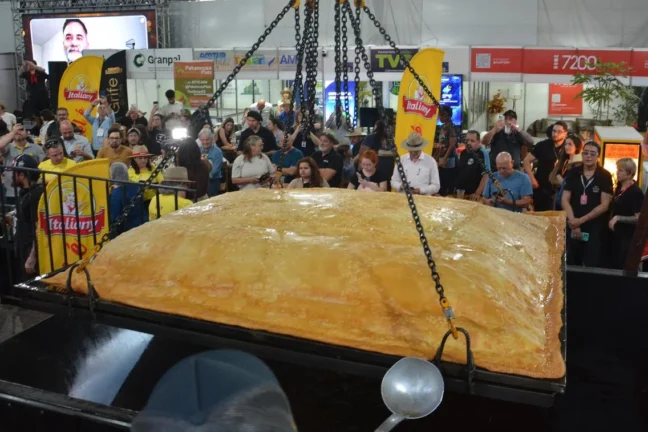 Maior pastel do Brasil é preparado durante a Expointer 2026 10 PPP 1170
