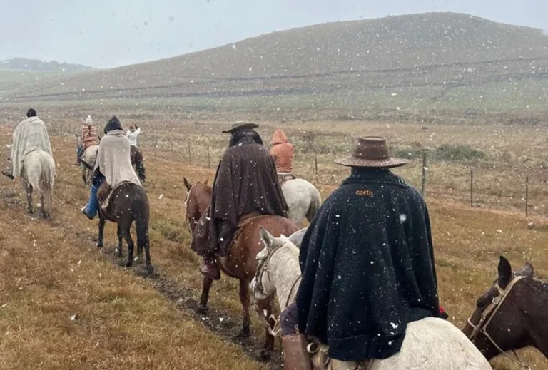 Neve foi registrada em Cambará do Sul e São José dos Ausentes durante a tarde deste domingo.