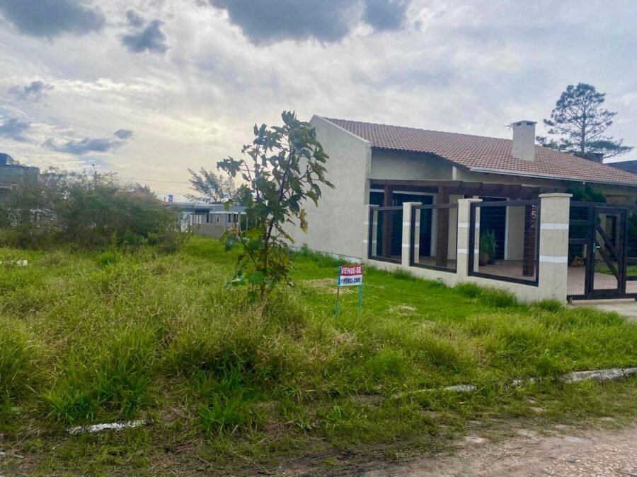 Terreno à venda de Frente pro Mar em Atlântida Sul