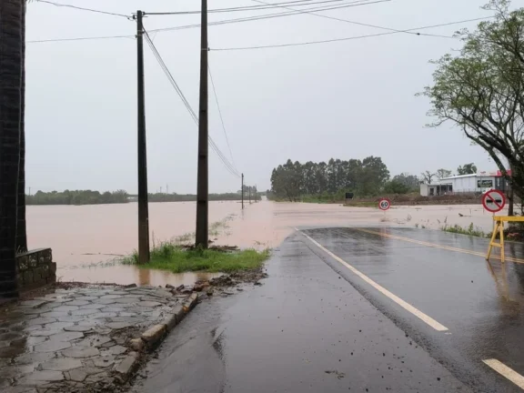 Área de baixa pressão traz mais chuva ao RS nesta Terça-feira e pode causar enchentes