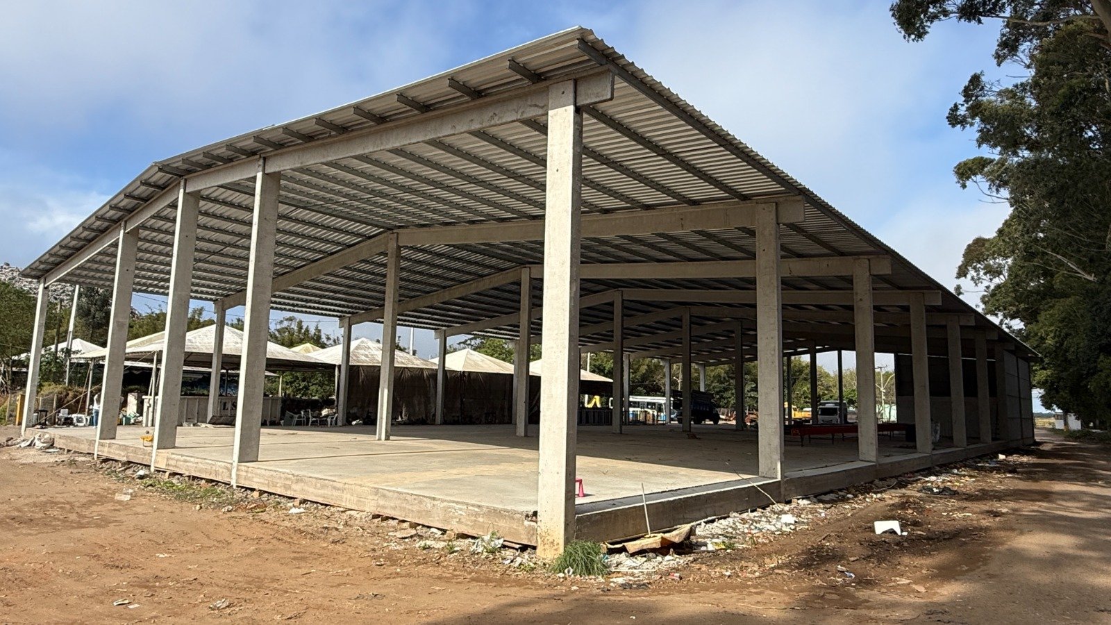 Estrutura de 1.806 m² vai beneficiar 87 trabalhadores e qualificar as condições para a separação e o reaproveitamento de materiais recicláveis no município.