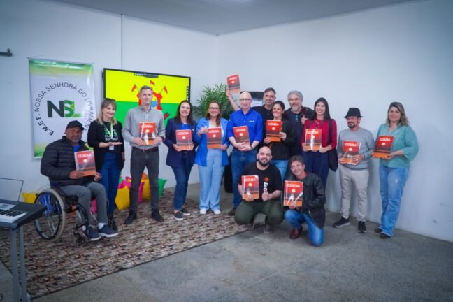 CMPC lança álbum de figurinhas que conta a história dos 100 anos de Guaíba 2 7133dfca 7cb2 45b9 9196 a1f6575c0416