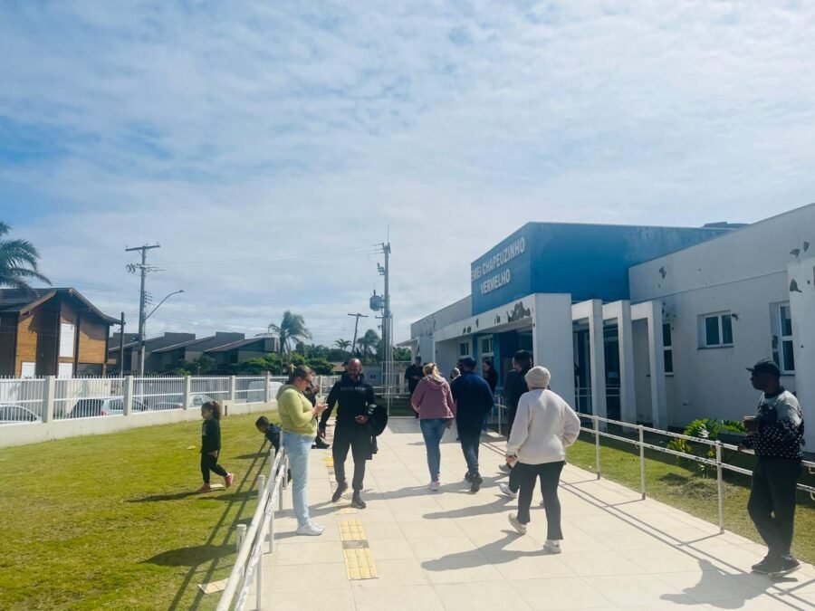 Manhã de Domingo registra grande quantidade de eleitores indo às urnas no Litoral Norte