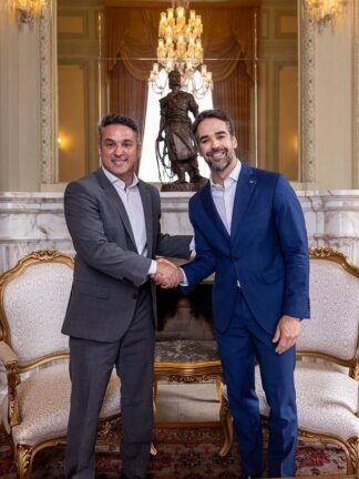 O governador do Estado, Eduardo Leite, e o governador eleito, Luciano Zucco, se reuniram nesta sexta-feira (9/10), no Palácio Piratini