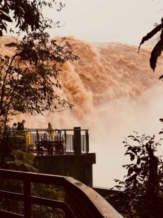 Nesta Quarta-feira, nas Cataratas do Iguaçu, o volume de água atingiu 15,8 milhões de litros por segundo, a maior vazão registrada em 2026 até o momento 20 844394176 18194833963396414 4731524559265522415 n