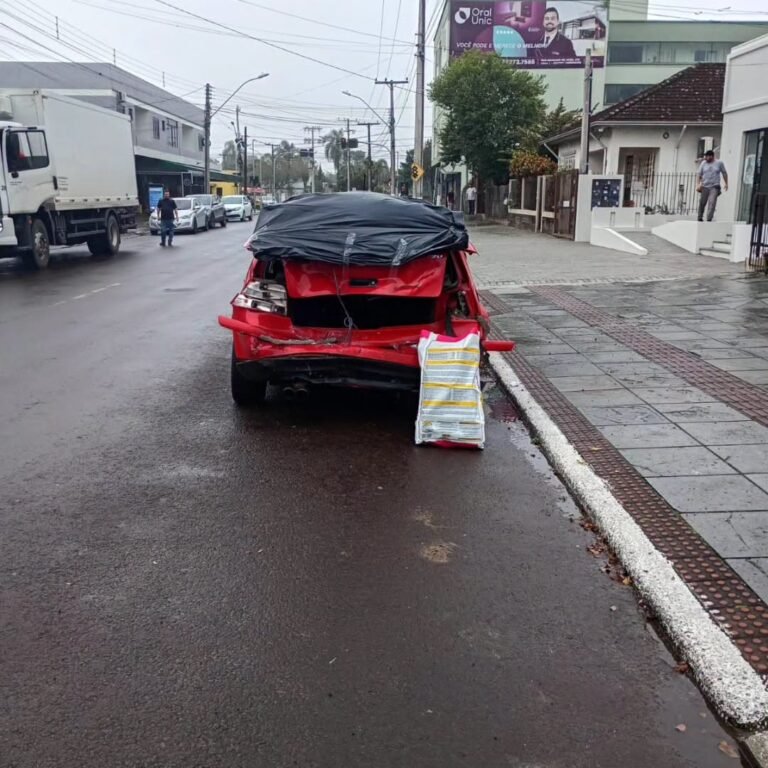 Dois acidentes de trânsito são registrados em menos de duas horas no mesmo cruzamento em Osório 10 Dois acidentes de trânsito foram registrados na manhã desta quinta-feira (15), em um intervalo de menos de duas horas, no mesmo ponto da Rua João Sarmento, em Osório.