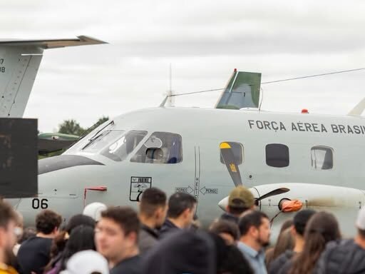 36ª Expoaer reúne cerca de 55 mil pessoas em Canoas 35 O evento contou com exposição de aeronaves, demonstrações aéreas, veículos militares, atrações e atividades gratuitas para toda a família.