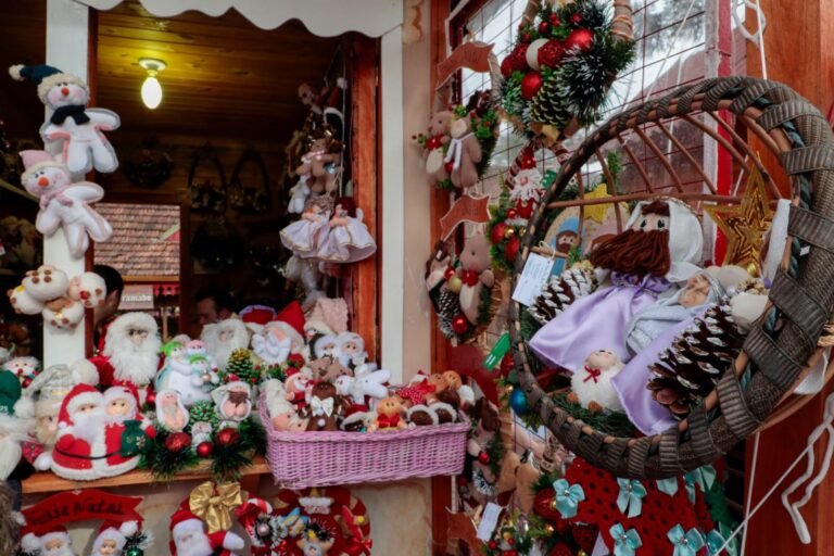 Vila de Natal ganha cobertura e terá decoração de orquestra de ursos no 41° Natal Luz de Gramado 17 O 41° Natal Luz de Gramado continua investindo em novidades para garantir o conforto dos artistas e a melhor experiência dos visitantes.