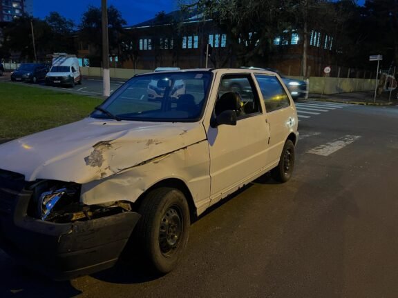Colisão entre carro e caminhão é registrada no Centro de Osório 2 848696403 18168832288479240 6321538649919754441 n