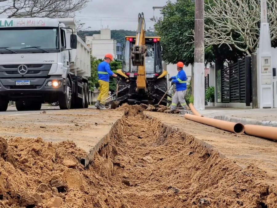 Corsan inicia obra de extensão de rede de esgoto na Rua Manoel Marques da Rosa, em Osório