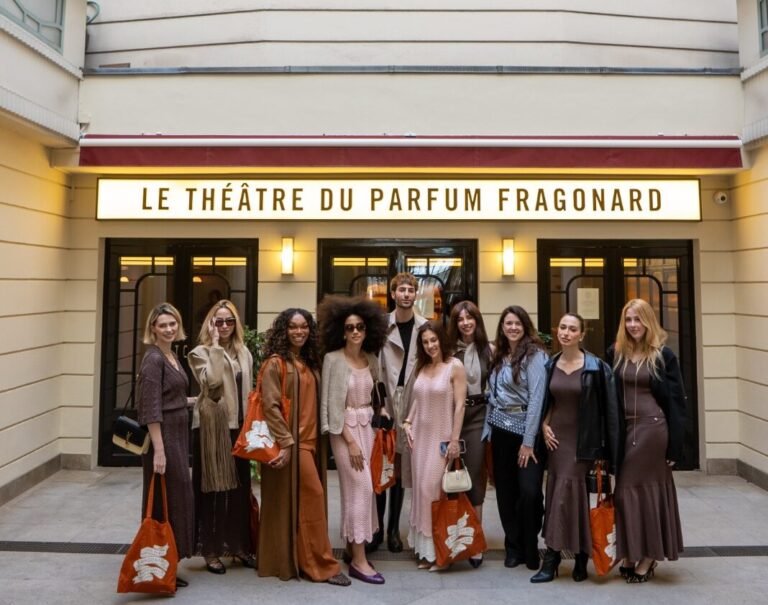 A sexta edição do evento aconteceu no fim de setembro, na Maison de l’Amérique Latine, em Saint-Germain-des-Prés, reunindo moda, cultura e produção de conteúdo em um dos endereços mais emblemáticos da capital francesa.