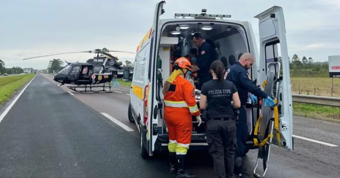 Motorista em estado grave é levado de helicóptero ao hospital após acidente na BR-101 em SC 2 Acidente BR 101 696x365 1