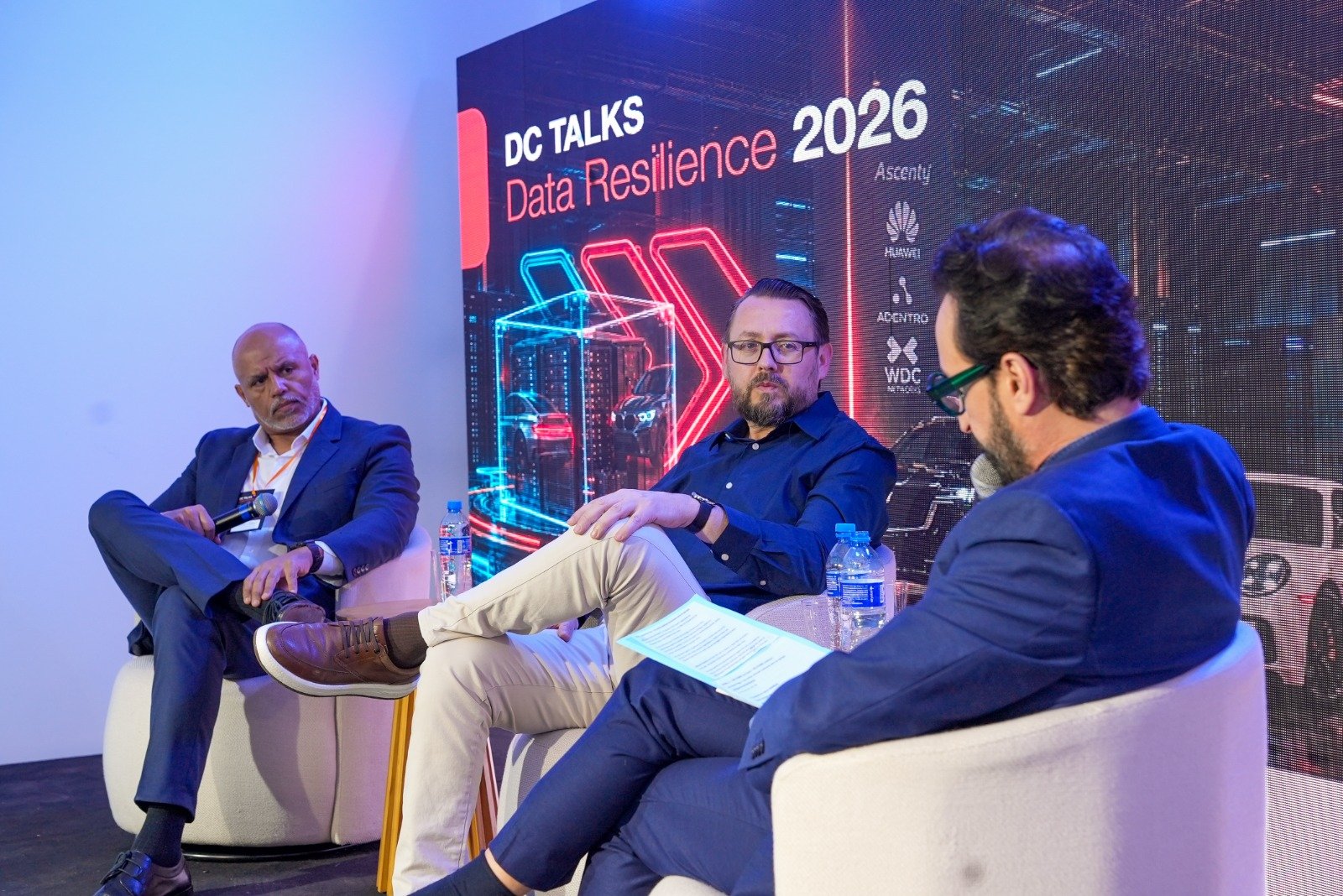 A Era da Instabilidade Operacional: Por que a resiliência de negócios virou prioridade estratégica para lideranças 1 Bloqueios em transações bancárias, travamento de linhas de produção industriais e indisponibilidade de sistemas de atendimento geram perdas financeiras imediatas e danos reputacionais de difícil reparação.