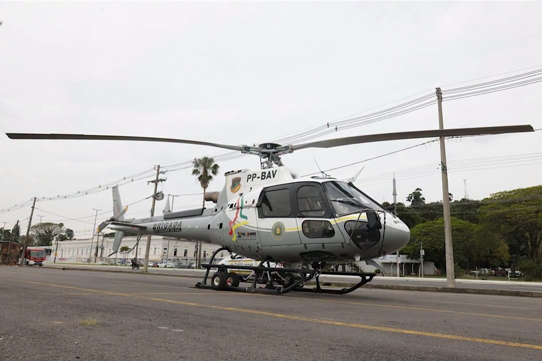 A Brigada Militar recebeu hoje dois novos helicópteros, um H125 Esquilo B3E e um AW119 Koala KX 1 a brigada militar recebeu hoje dois novos helicopteros um h125 esquilo b3e e um aw119 koal e1792809325752
