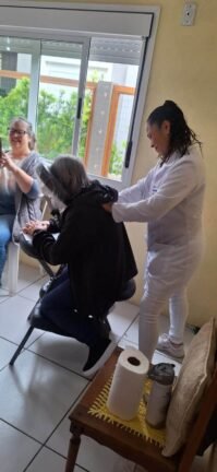 bingo alusivo ao outubro rosa promove conscientizacao sobre a saude da mulher em atlantida 1