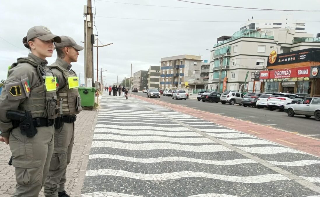 Alunos-soldados reforçam ações de policiamento preventivo durante estágio em Tramandaí