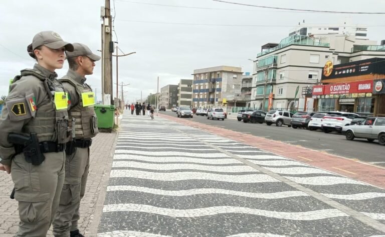 As atividades ocorreram na área central do município e na Avenida Beira-Mar, com ações de policiamento ostensivo e preventivo, além de uma barreira policial para fiscalização de veículos.