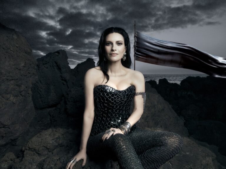 - Três décadas depois de sua primeira apresentação em Porto Alegre, Laura Pausini está de volta à capital gaúcha.