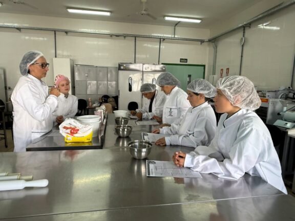 Pão Converso Fortalece Vínculos Familiares e Promete Autonomia de Famílias Atendidas pelo PIM