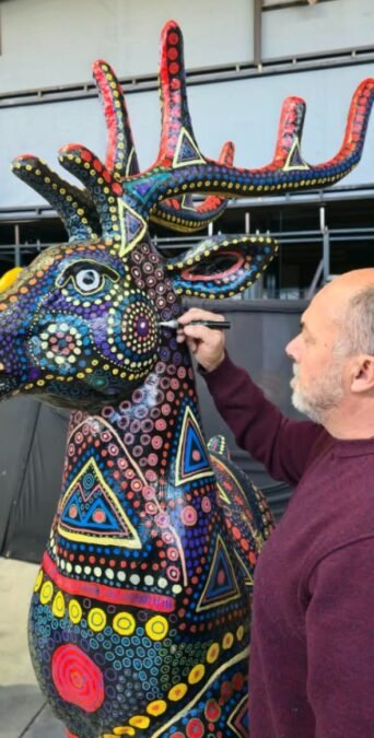 Ricardo Veras conquista o Primeiro Lugar no Concurso de Pintura das Renas do Natal Luz de Gramado 2026