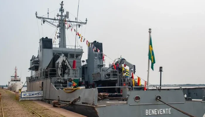 Navios participaram das comemorações do desfile cívico-militar neste sábado, em Porto Alegre. | Foto: Camila Cunha