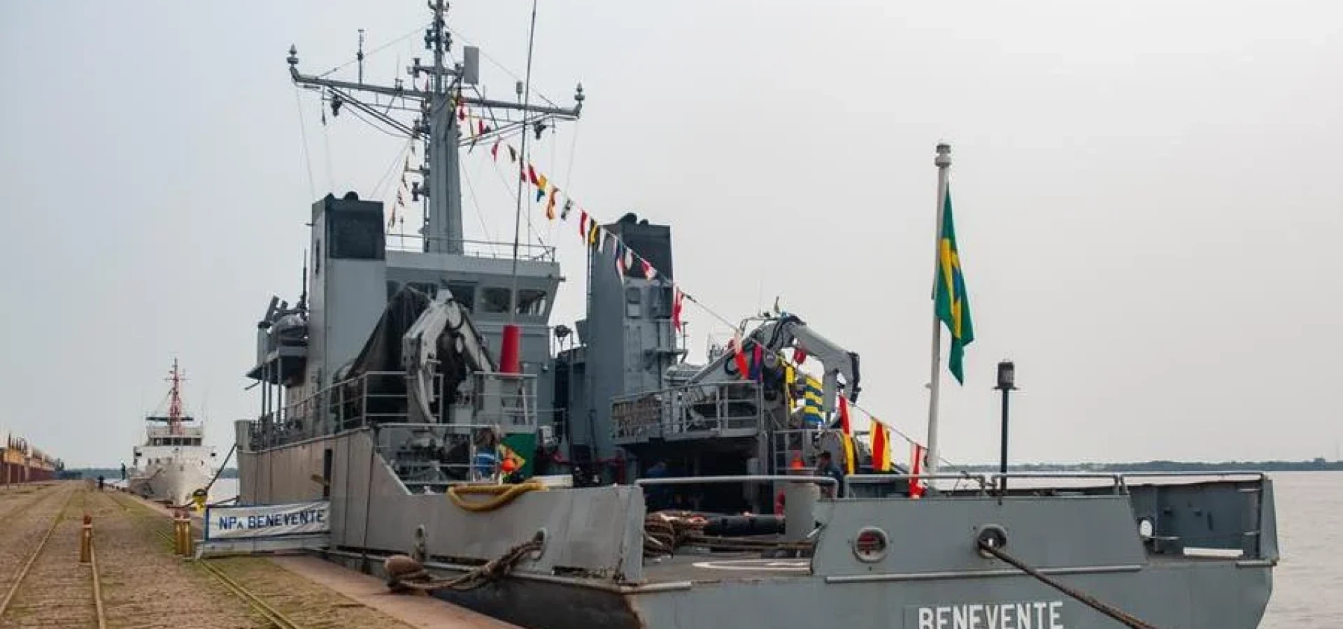 Navios participaram das comemorações do desfile cívico-militar neste sábado, em Porto Alegre. | Foto: Camila Cunha