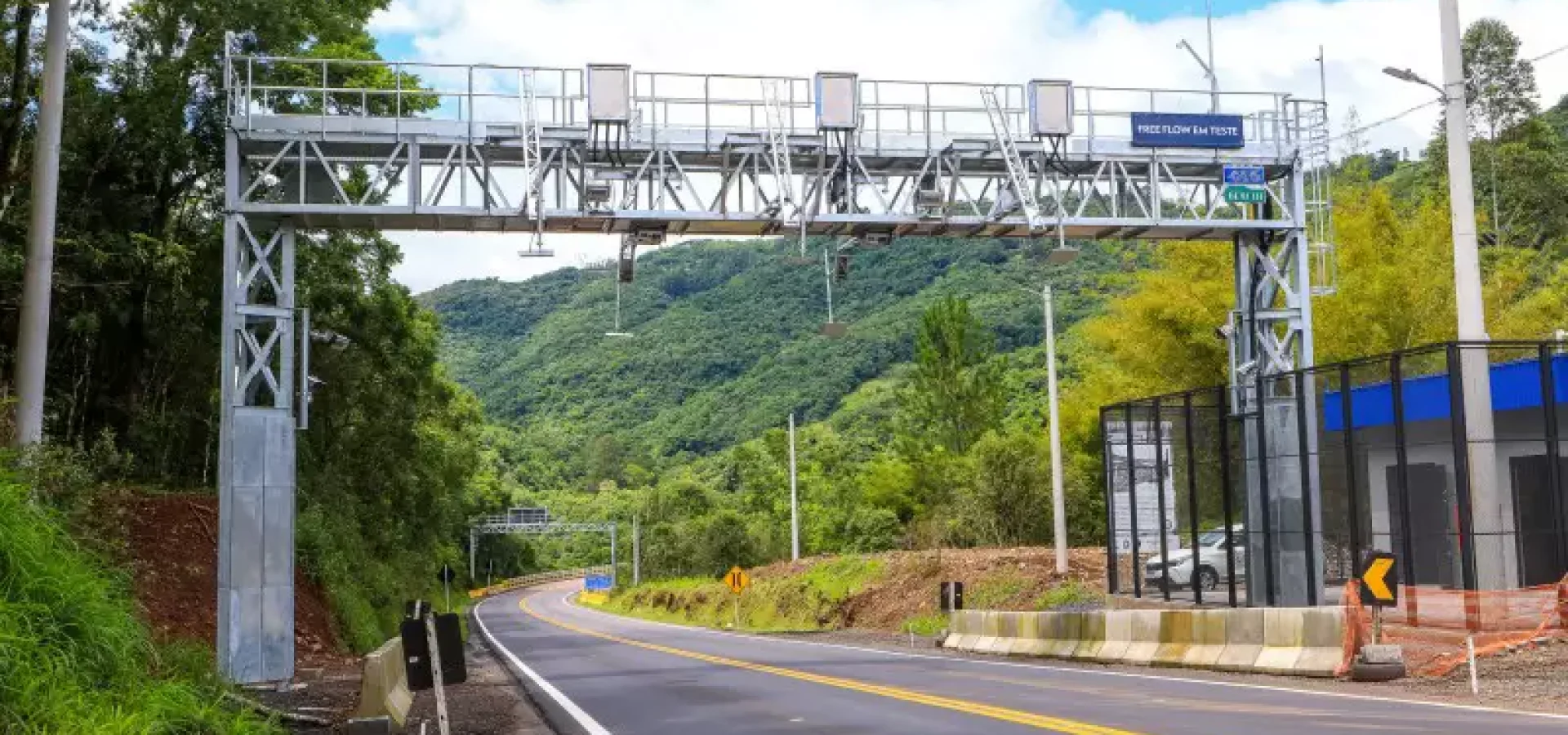 Sistema de cobrança eletrônica sem cancela evita filas de veículos nas rodovias

Foto: CSG/Divulgação