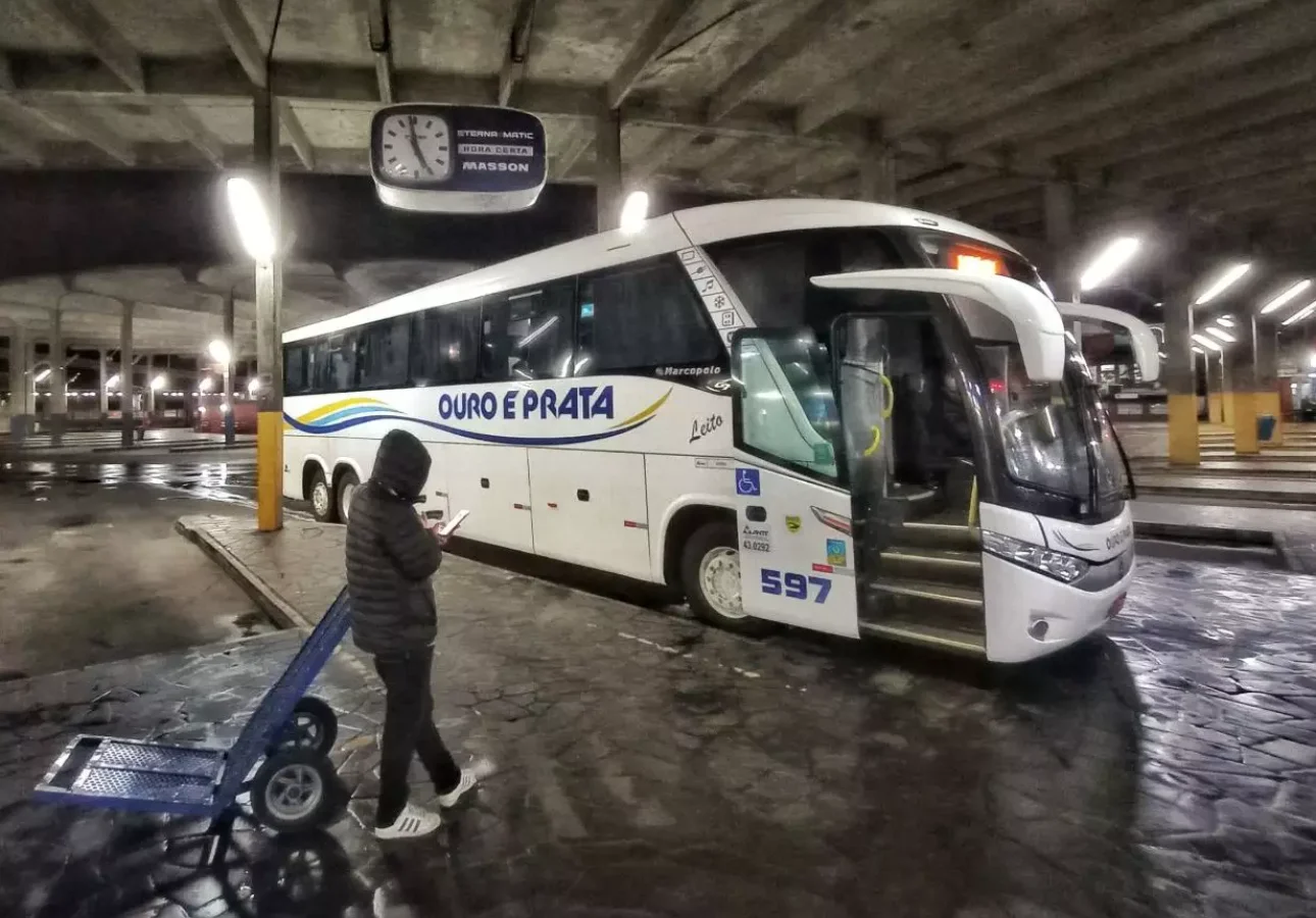 Fase inicial da retomada tem 30 embarques e desembarques em três boxes. (Foto: Marcello Campos/O Sul)