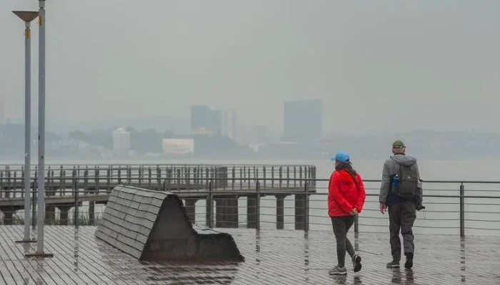 Em Porto Alegre, presença da fumaça no ar é visível. | Foto: Camila Cunha