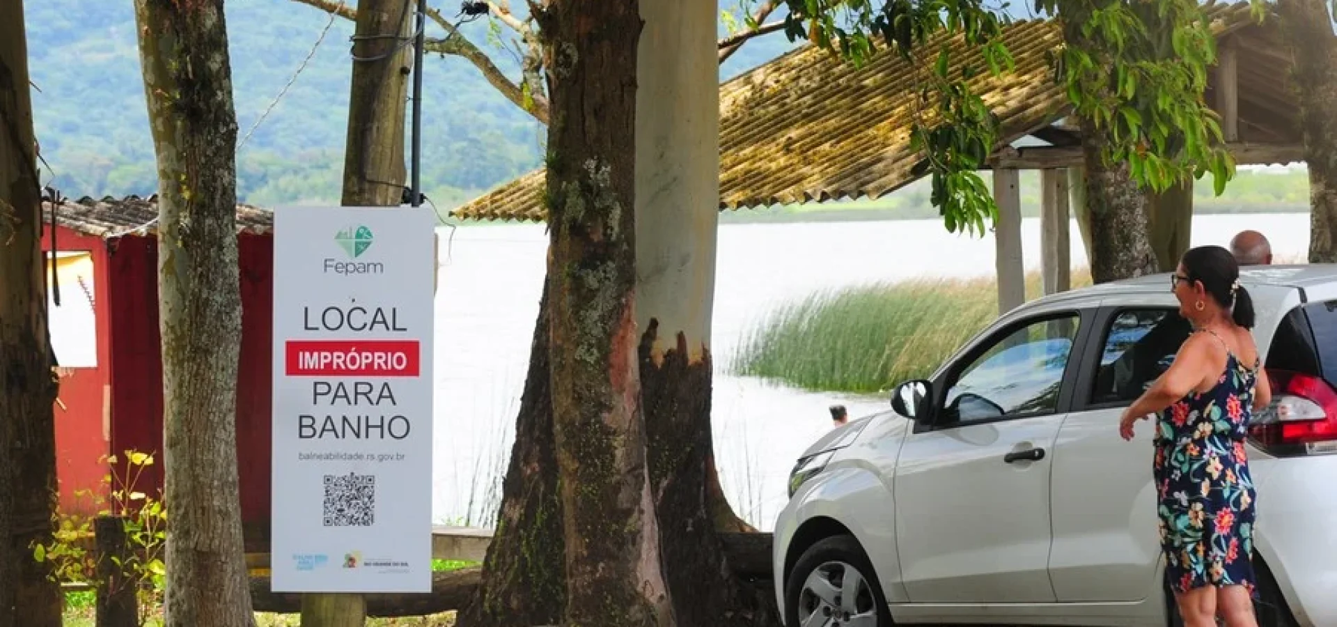 É altamente arriscado tomar banho na Lagoa do Peixoto.
Foto: Pedro Piegas